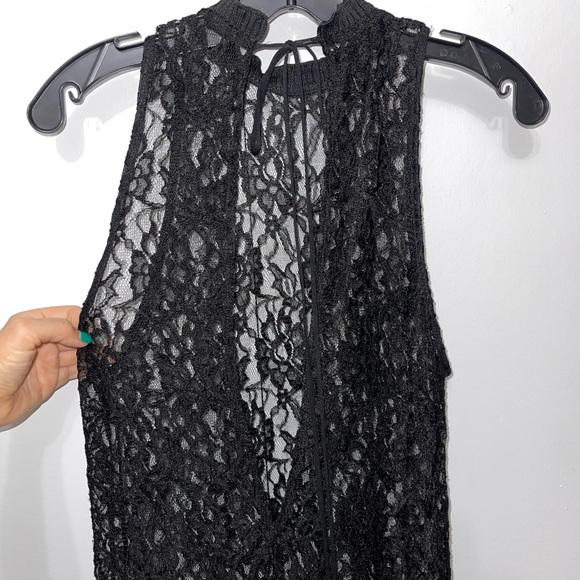 Lace  maxi dress with open back - Picture 4 of 8